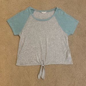 Gray Aeropostale t-shirt